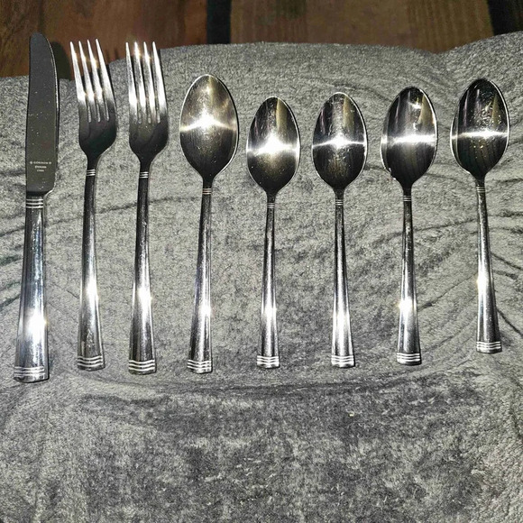 Gorham Stainless 18/10 Silverware‎ Lot 8 Pieces Forks Spoons Knife Flatware - Picture 1 of 4